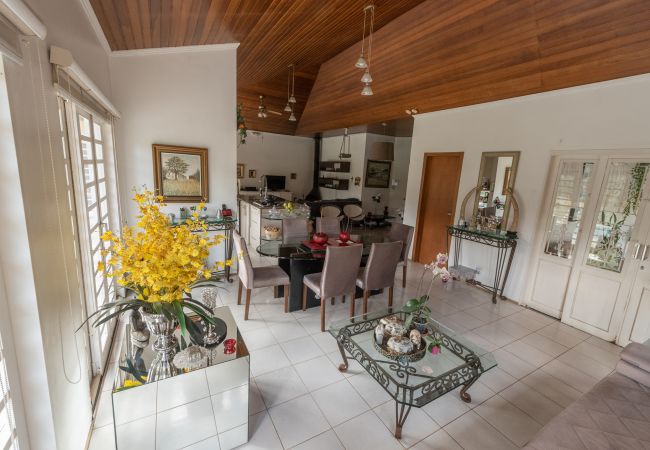 Casa em Campina Grande do Sul - Casa com Wi-Fi e lazer em Campina Grande do Sul Casa em Campina Grande do Sul - Casa com Wi-Fi e lazer em Campina Grande do Sul