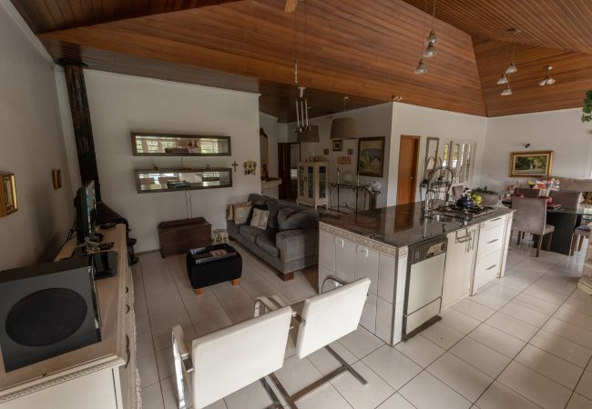 Casa em Campina Grande do Sul - Casa com Wi-Fi e lazer em Campina Grande do Sul Casa em Campina Grande do Sul - Casa com Wi-Fi e lazer em Campina Grande do Sul