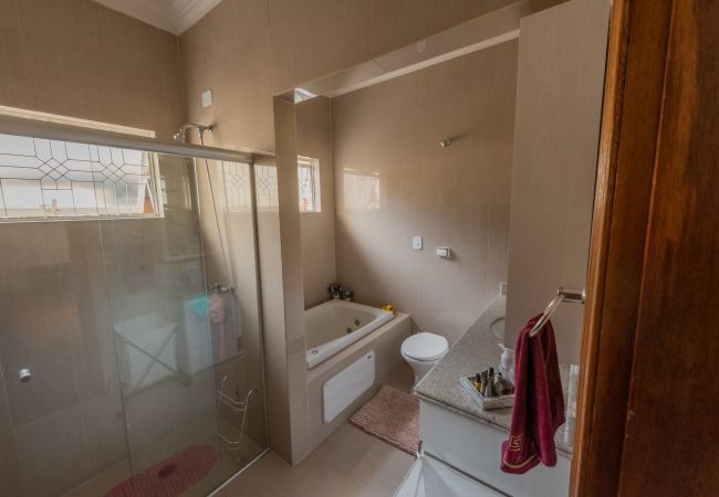 Casa em Campina Grande do Sul - Casa com Wi-Fi e lazer em Campina Grande do Sul Casa em Campina Grande do Sul - Casa com Wi-Fi e lazer em Campina Grande do Sul