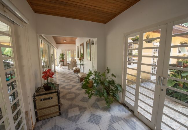 Casa em Campina Grande do Sul - Casa com Wi-Fi e lazer em Campina Grande do Sul Casa em Campina Grande do Sul - Casa com Wi-Fi e lazer em Campina Grande do Sul