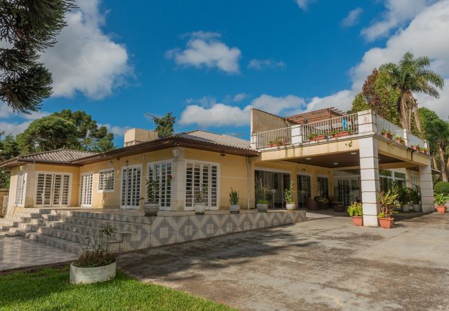 Casa em Campina Grande do Sul - Casa com Wi-Fi e lazer em Campina Grande do Sul Casa em Campina Grande do Sul - Casa com Wi-Fi e lazer em Campina Grande do Sul