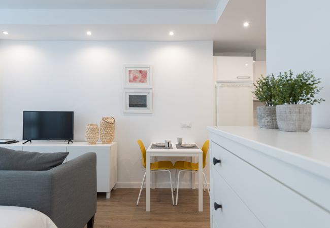 Apartamento em Las Palmas de Gran Canaria - HomeForGuest Acogedor apartamento junto a Las Canteras Apartamento em Las Palmas de Gran Canaria - HomeForGuest Acogedor apartamento junto a Las Canteras
