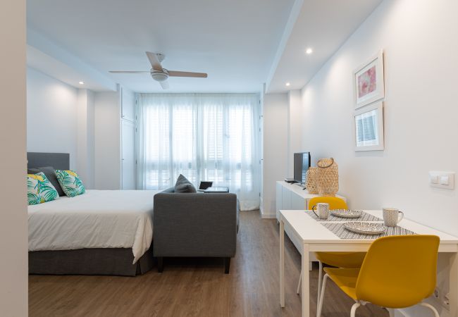 Apartamento em Las Palmas de Gran Canaria - HomeForGuest Acogedor apartamento junto a Las Canteras Apartamento em Las Palmas de Gran Canaria - HomeForGuest Acogedor apartamento junto a Las Canteras