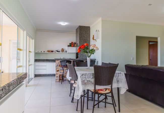 Casa em Carlópolis - Casa com Wi-Fi e lazer completo em Carlópolis/PR Casa em Carlópolis - Casa com Wi-Fi e lazer completo em Carlópolis/PR