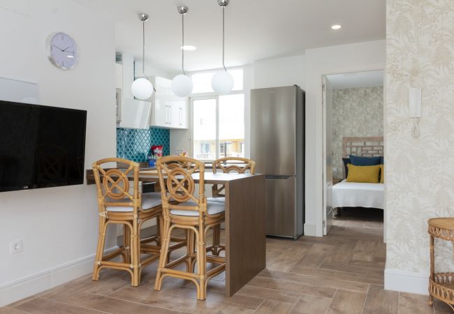 Apartamento em Los Cristianos - HomeForGuest Ático Cecilia con terraza y vistas al mar en Los Cristianos Apartamento em Los Cristianos - HomeForGuest Ático Cecilia con terraza y vistas al mar en Los Cristianos