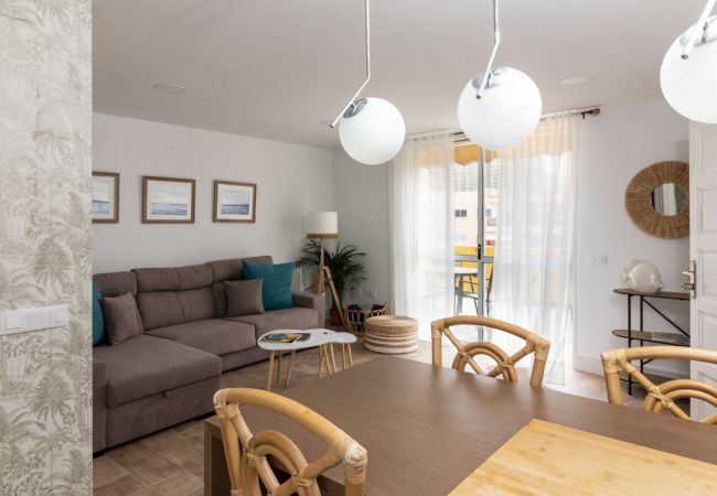Apartamento em Los Cristianos - HomeForGuest Ático Cecilia con terraza y vistas al mar en Los Cristianos Apartamento em Los Cristianos - HomeForGuest Ático Cecilia con terraza y vistas al mar en Los Cristianos