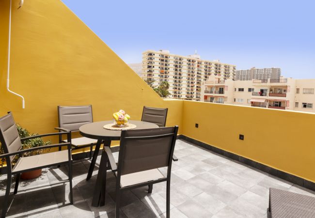 Apartamento em Los Cristianos - HomeForGuest Ático Cecilia con terraza y vistas al mar en Los Cristianos Apartamento em Los Cristianos - HomeForGuest Ático Cecilia con terraza y vistas al mar en Los Cristianos