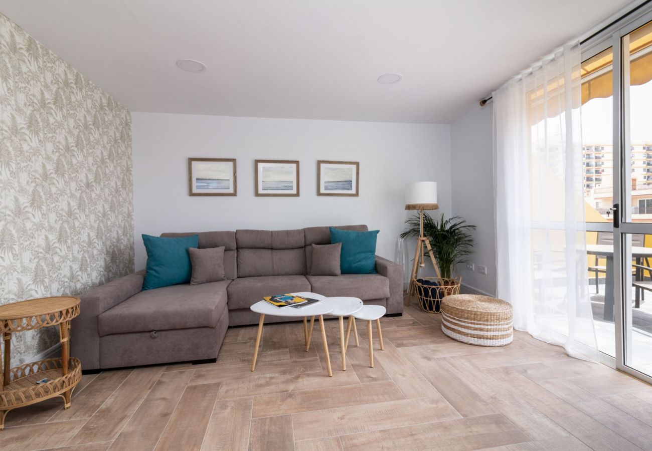 Apartamento em Los Cristianos - HomeForGuest Ático Cecilia con terraza y vistas al mar en Los Cristianos Apartamento em Los Cristianos - HomeForGuest Ático Cecilia con terraza y vistas al mar en Los Cristianos