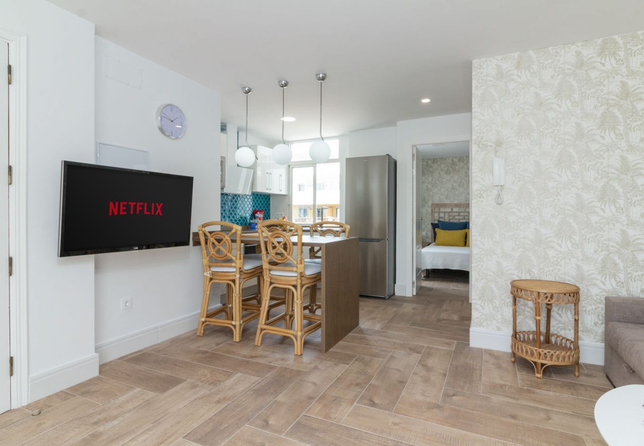 Apartamento em Los Cristianos - HomeForGuest Ático Cecilia con terraza y vistas al mar en Los Cristianos Apartamento em Los Cristianos - HomeForGuest Ático Cecilia con terraza y vistas al mar en Los Cristianos