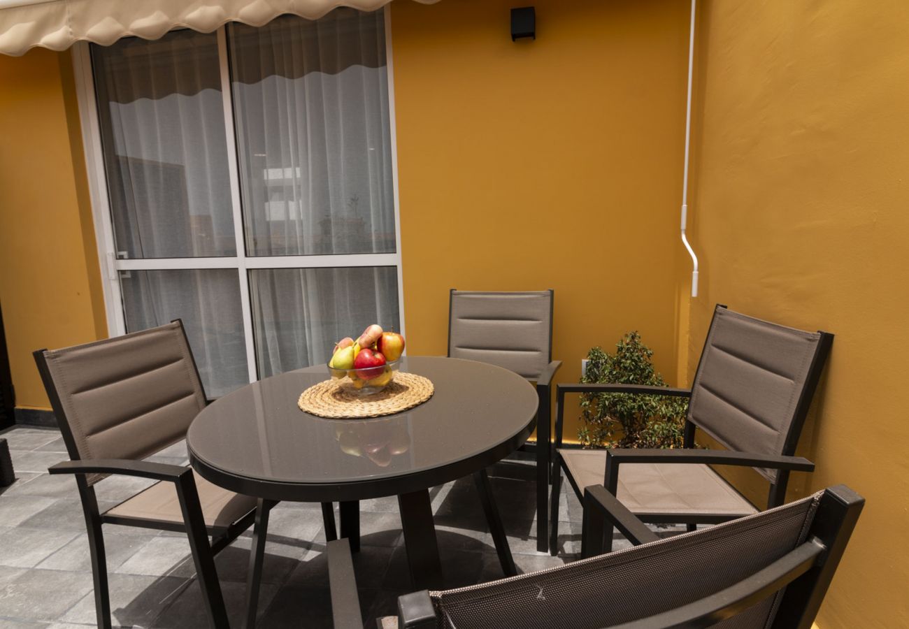Apartamento em Los Cristianos - HomeForGuest Ático Cecilia con terraza y vistas al mar en Los Cristianos Apartamento em Los Cristianos - HomeForGuest Ático Cecilia con terraza y vistas al mar en Los Cristianos