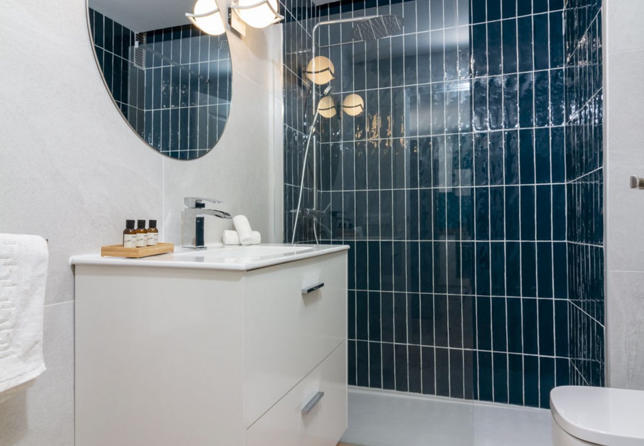 Apartamento em Los Cristianos - HomeForGuest Ático Cecilia con terraza y vistas al mar en Los Cristianos Apartamento em Los Cristianos - HomeForGuest Ático Cecilia con terraza y vistas al mar en Los Cristianos