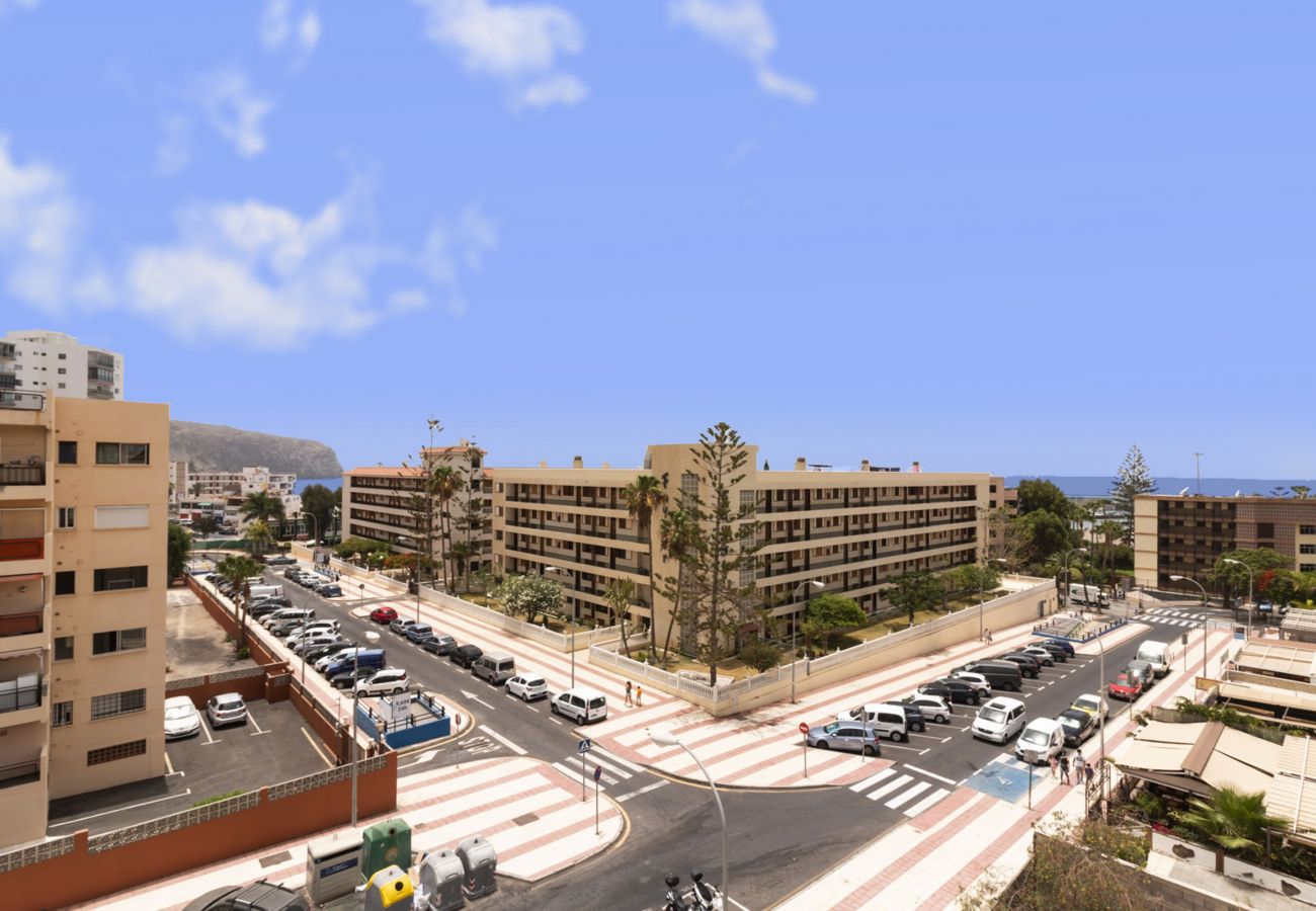 Apartamento em Los Cristianos - HomeForGuest Ático Cecilia con terraza y vistas al mar en Los Cristianos Apartamento em Los Cristianos - HomeForGuest Ático Cecilia con terraza y vistas al mar en Los Cristianos