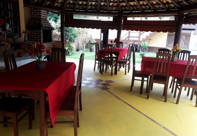 Apartamento em Paraty - Acolhedora suíte dentro de uma pousada em Paraty Apartamento em Paraty - Acolhedora suíte dentro de uma pousada em Paraty