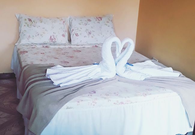 Apartamento em Paraty - Quarto de pousada com Wi-Fi em Paraty, RJ Apartamento em Paraty - Quarto de pousada com Wi-Fi em Paraty, RJ