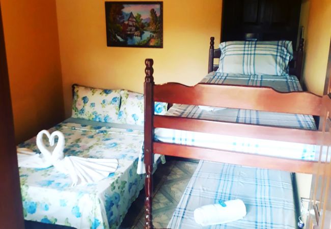 Apartamento em Paraty - Quarto de pousada com Wi-Fi em Paraty, RJ Apartamento em Paraty - Quarto de pousada com Wi-Fi em Paraty, RJ