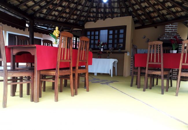 Apartamento em Paraty - Quarto de pousada com Wi-Fi em Paraty, RJ Apartamento em Paraty - Quarto de pousada com Wi-Fi em Paraty, RJ