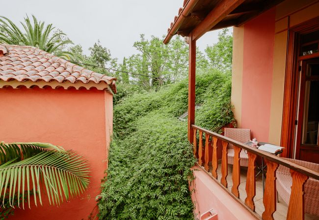Casa de Campo em Tacoronte - HomeForGuest Casa Rural El Laurel con terraza y amplios jardines Casa de Campo em Tacoronte - HomeForGuest Casa Rural El Laurel con terraza y amplios jardines