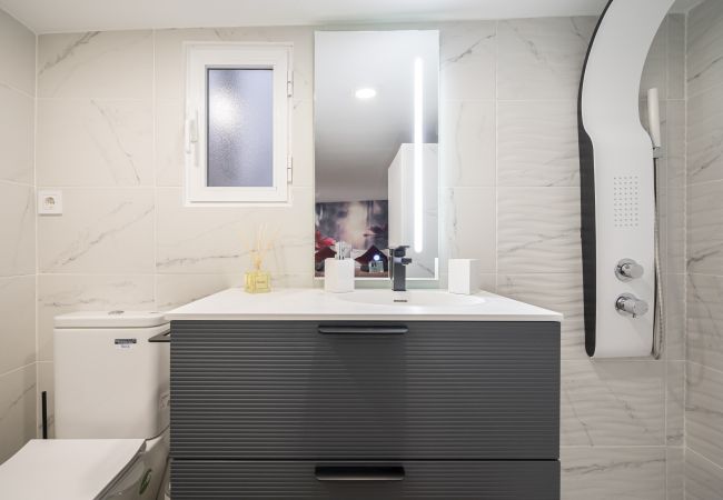 Apartamento em Madrid - Nuevo Dúplex -  Centro Chamberí - 2 dorm - 2 baños. Temporal Apartamento em Madrid - Nuevo Dúplex -  Centro Chamberí - 2 dorm - 2 baños. Temporal