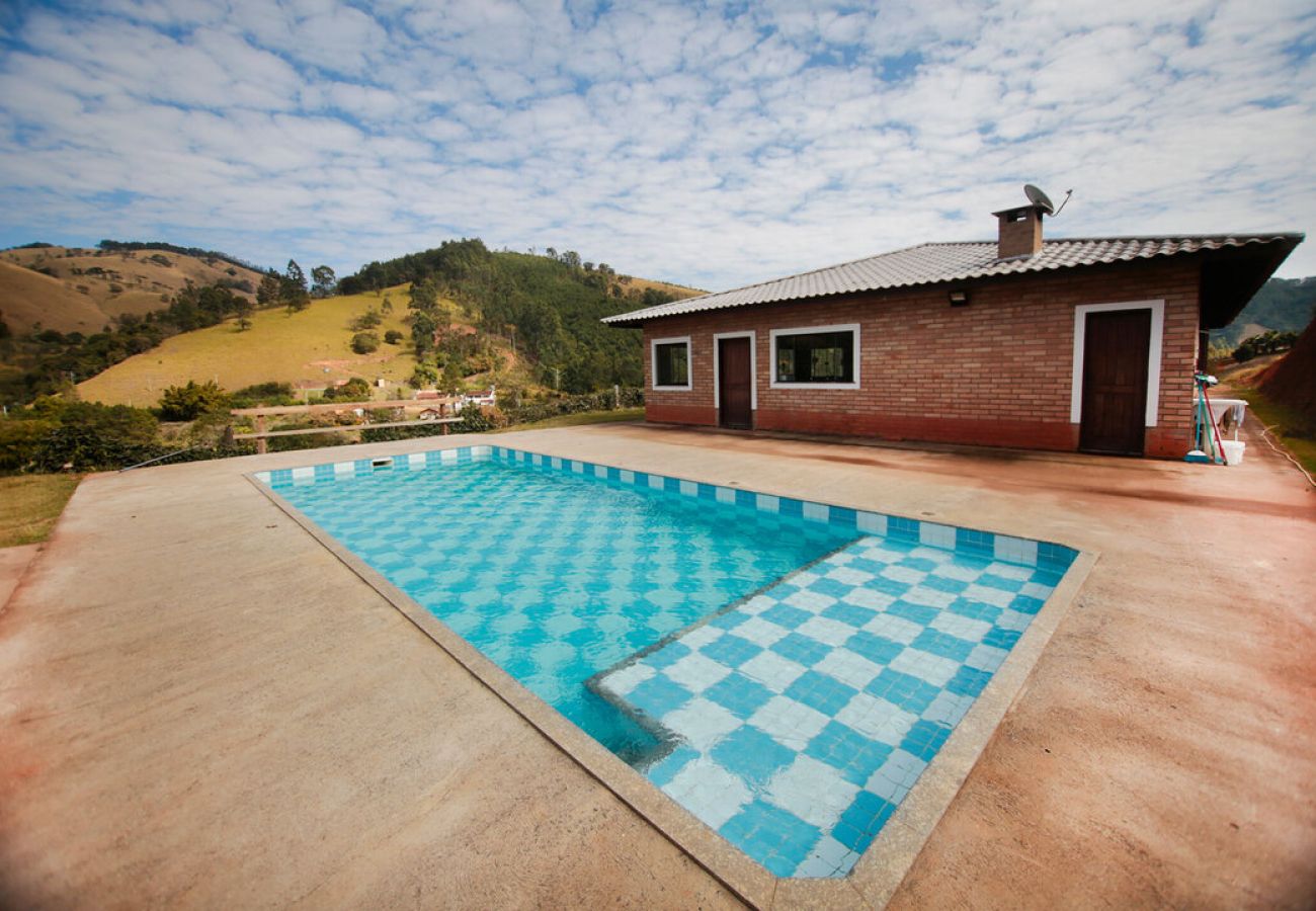 Casa em Joanópolis - Chácara c piscina e vista para Cach. dos Pretos/SP Casa em Joanópolis - Chácara c piscina e vista para Cach. dos Pretos/SP