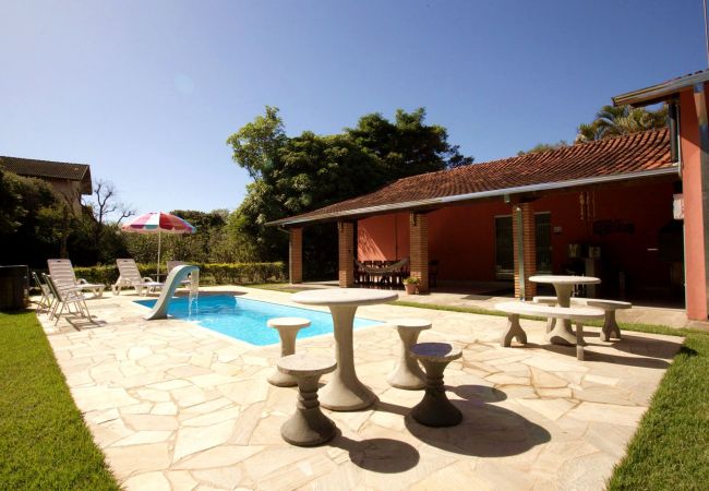 Casa em Franca - Piscina e muito lazer em linda Chácara, Franca/SP