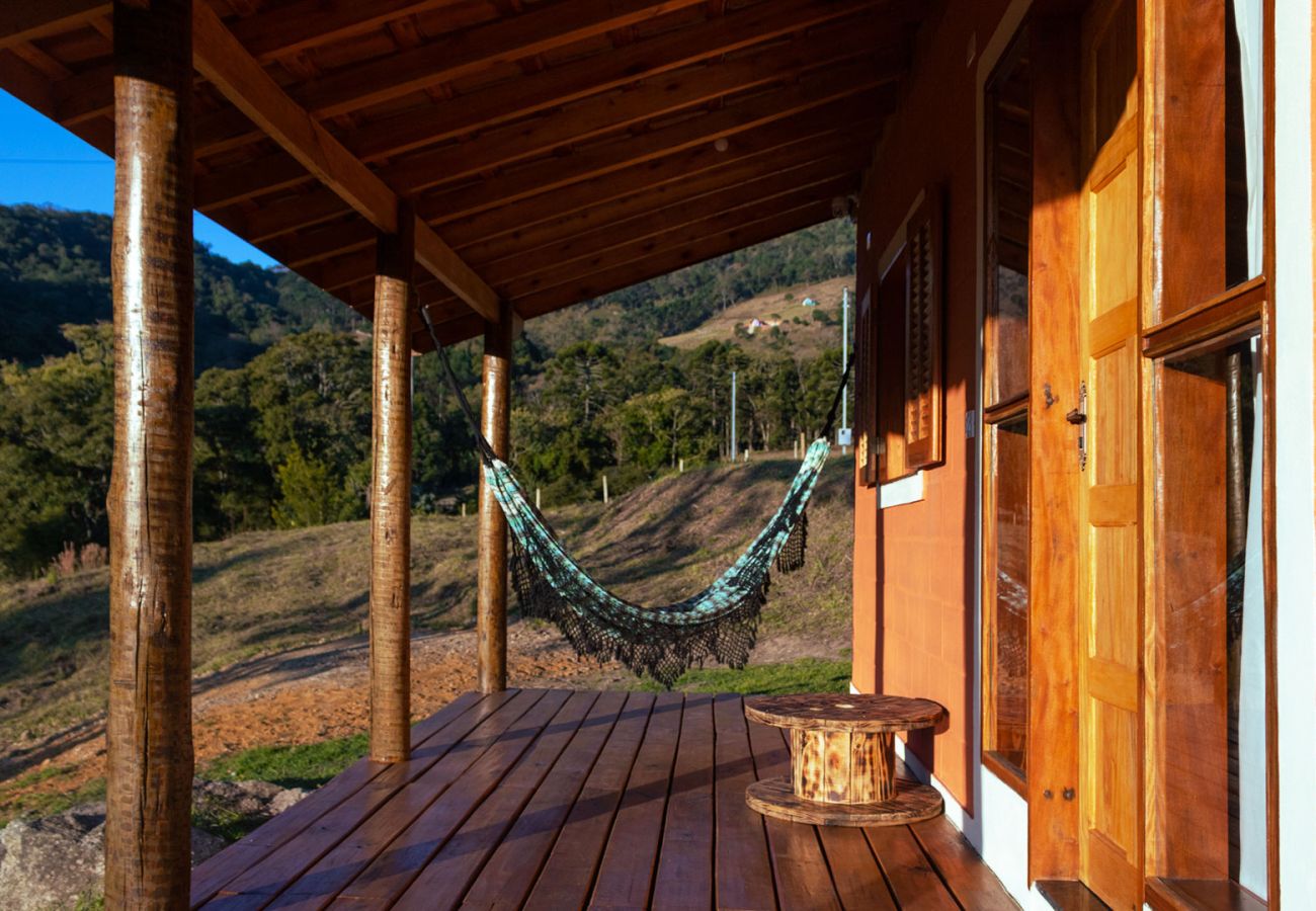 Apartamento em Sapucaí-Mirim - Aconchegante chalé com Wi-Fi em Sapucaí Mirim/MG