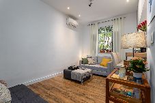 Apartamento em Rio de Janeiro - HUM104| Quarto e sala no coração do Leblon