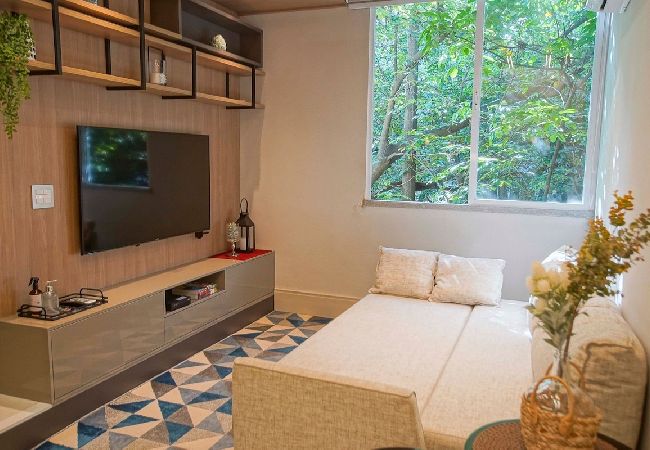Apartamento em Rio de Janeiro - FER305A|Quarto e Sala próximo a Praia do Leblon