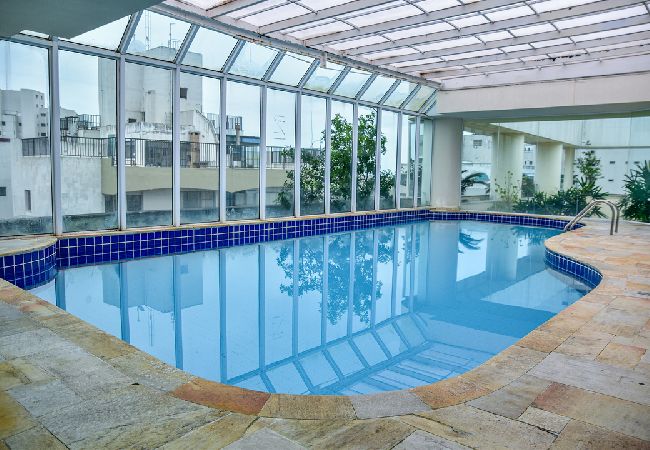 Apartamento em Guarujá - Flat c varanda na Praia de Pitangueiras-Guarujá/SP