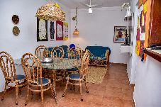 Apartamento em Guarujá - Flat c varanda na Praia de Pitangueiras-Guarujá/SP