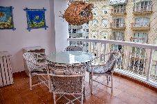 Apartamento em Guarujá - Flat c varanda na Praia de Pitangueiras-Guarujá/SP