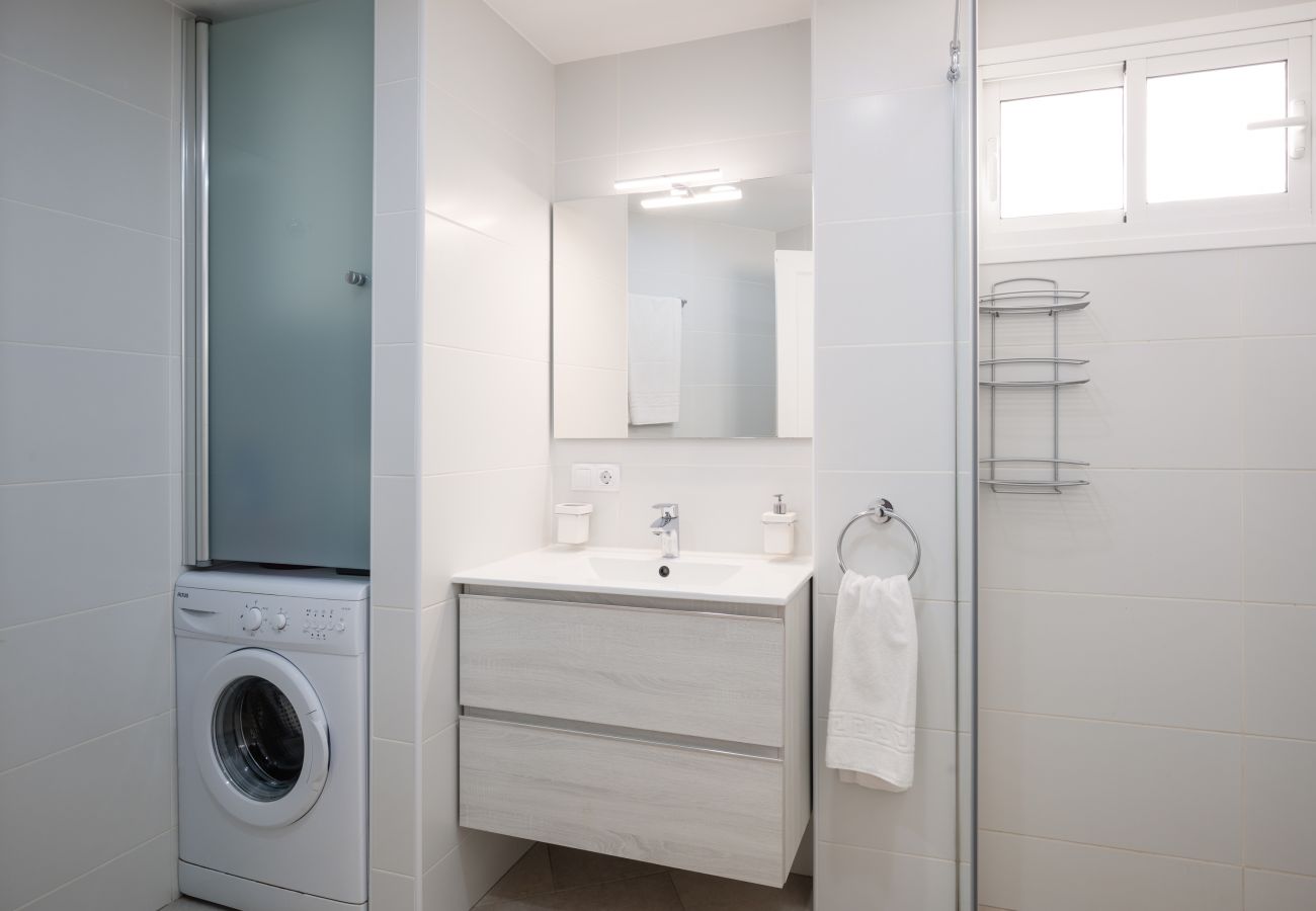 Apartamento em Adeje - HomeForGuest APARTAMENTO CON PISCIN A A 50M DEL MAR EN LA CALETA  Apartamento em Adeje - HomeForGuest APARTAMENTO CON PISCIN A A 50M DEL MAR EN LA CALETA