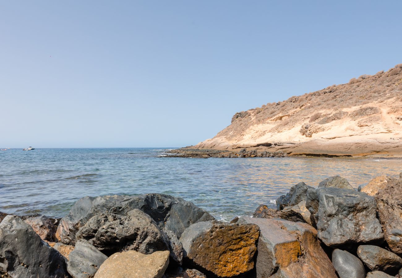 Apartamento em Adeje - HomeForGuest APARTAMENTO CON PISCIN A A 50M DEL MAR EN LA CALETA  Apartamento em Adeje - HomeForGuest APARTAMENTO CON PISCIN A A 50M DEL MAR EN LA CALETA