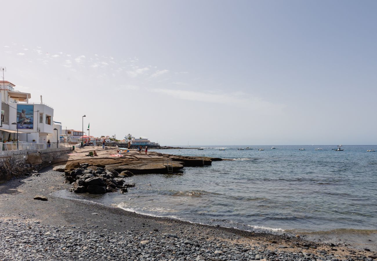 Apartamento em Adeje - HomeForGuest APARTAMENTO CON PISCIN A A 50M DEL MAR EN LA CALETA  Apartamento em Adeje - HomeForGuest APARTAMENTO CON PISCIN A A 50M DEL MAR EN LA CALETA