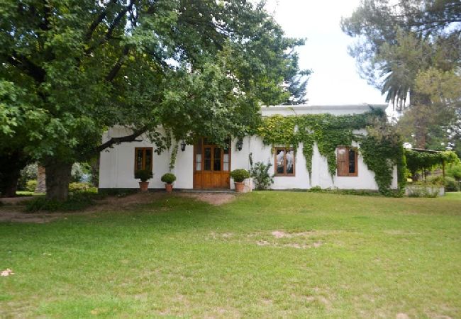 Casa em Luján de Cuyo - Tradicional Casona de época, con desayuno Casa em Luján de Cuyo - Tradicional Casona de época, con desayuno