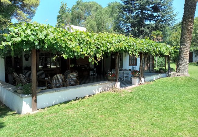 Casa em Luján de Cuyo - Tradicional Casona de época, con desayuno Casa em Luján de Cuyo - Tradicional Casona de época, con desayuno
