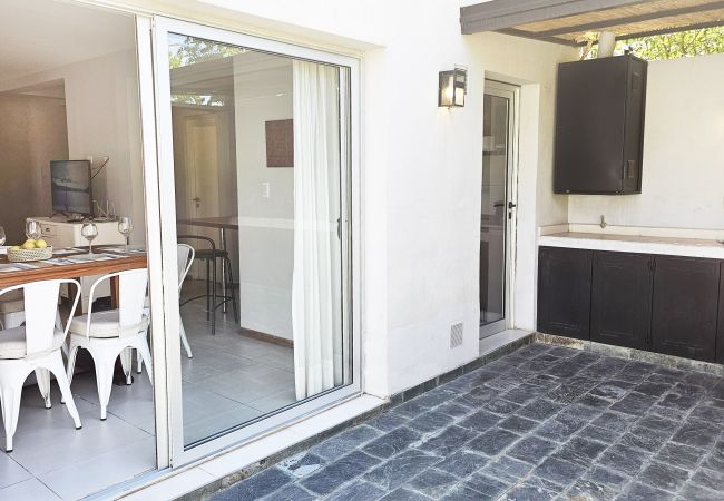 Casa em Luján de Cuyo - Moderno y amplio en complejo privado, con cochera Casa em Luján de Cuyo - Moderno y amplio en complejo privado, con cochera