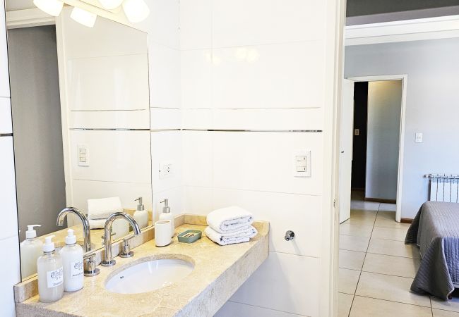 Casa em Luján de Cuyo - Moderno y amplio en complejo privado, con cochera Casa em Luján de Cuyo - Moderno y amplio en complejo privado, con cochera