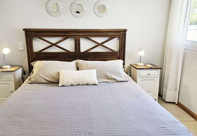 Casa em Luján de Cuyo - Moderno y amplio en complejo privado, con cochera Casa em Luján de Cuyo - Moderno y amplio en complejo privado, con cochera