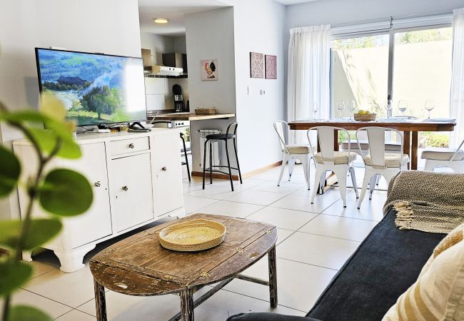 Casa em Luján de Cuyo - Moderno y amplio en complejo privado, con cochera Casa em Luján de Cuyo - Moderno y amplio en complejo privado, con cochera