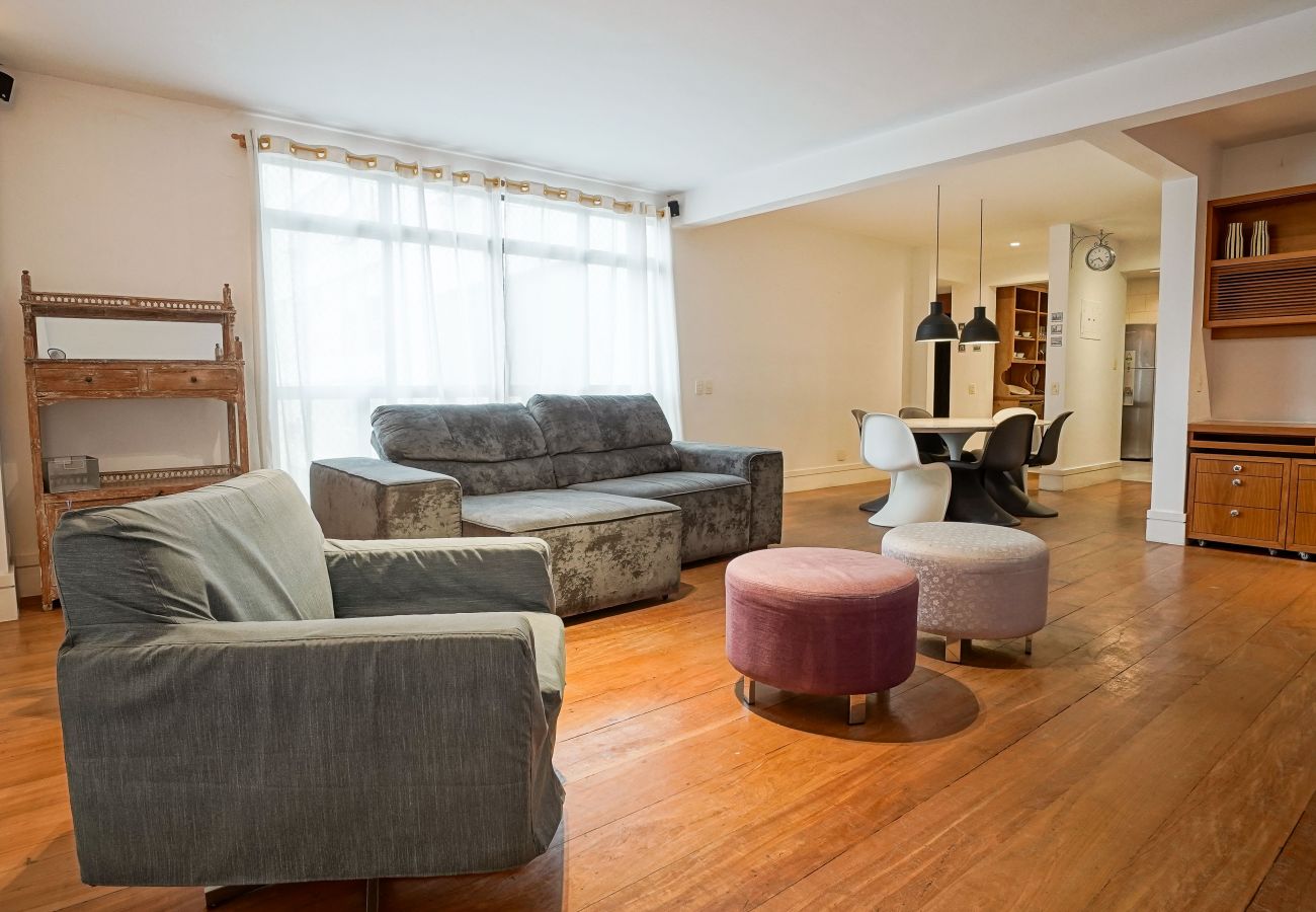 Apartamento em Rio de Janeiro - 15 minutos da praia de Leblon | VA202