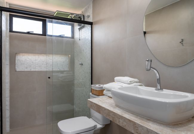 Apartamento em Rio de Janeiro - 2 km da Praia da Alvorada, próximo ao Barra Shopping | AM203 Apartamento em Rio de Janeiro - 2 km da Praia da Alvorada, próximo ao Barra Shopping | AM203