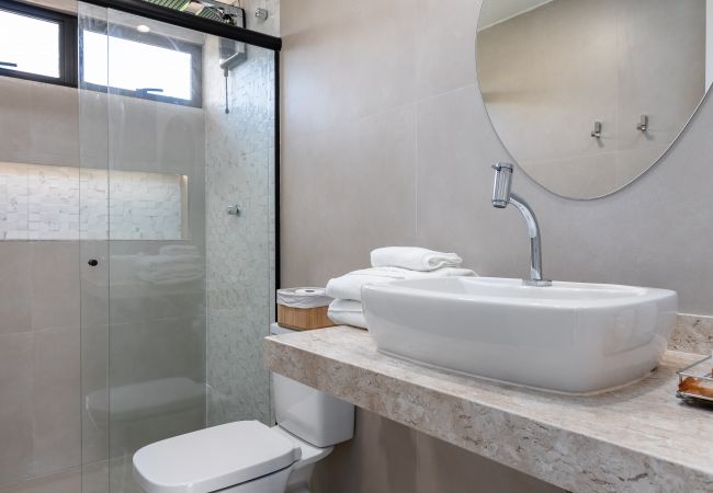 Apartamento em Rio de Janeiro - 2 km da Praia da Alvorada, próximo ao Barra Shopping | AM203 Apartamento em Rio de Janeiro - 2 km da Praia da Alvorada, próximo ao Barra Shopping | AM203