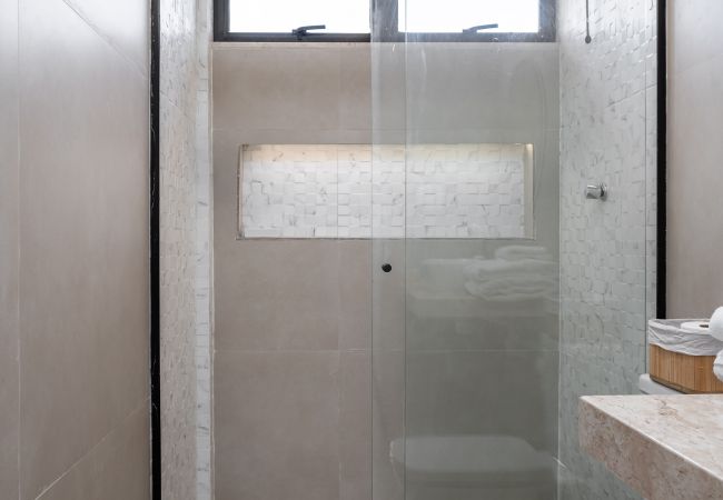 Apartamento em Rio de Janeiro - 2 km da Praia da Alvorada, próximo ao Barra Shopping | AM203 Apartamento em Rio de Janeiro - 2 km da Praia da Alvorada, próximo ao Barra Shopping | AM203