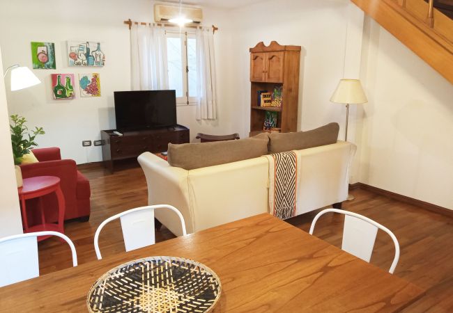 Apartamento em Mendoza -  Lindísimo y tradicional duplex en complejo privado