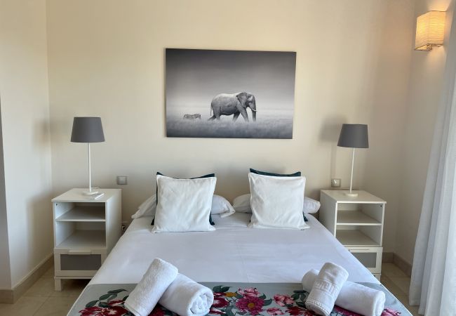 Villa em San Bartolomé de Tirajana - HomeForGuest Villa en Salobre con magníficas vistas al Campo de Golf Villa em San Bartolomé de Tirajana - HomeForGuest Villa en Salobre con magníficas vistas al Campo de Golf