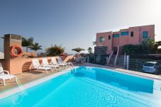 Villa em San Bartolomé de Tirajana - HomeForGuest Villa en Salobre con magníficas vistas al Campo de Golf