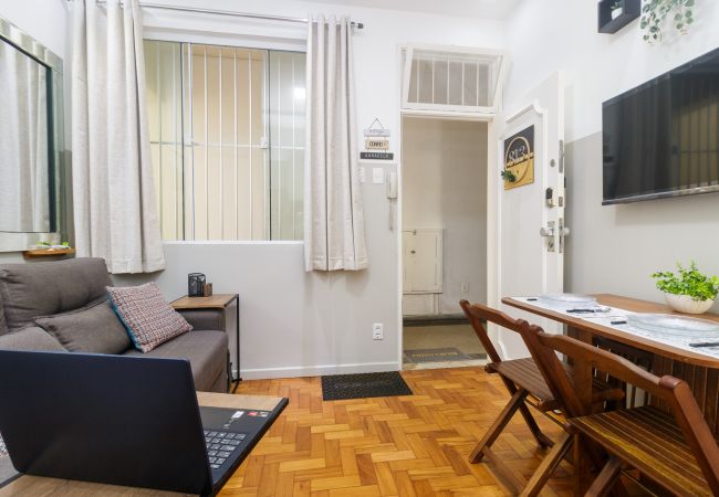 Apartamento em Rio de Janeiro - PLA813| Apto na quadra da praia de Copacabana! Apartamento em Rio de Janeiro - PLA813| Apto na quadra da praia de Copacabana!