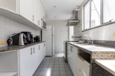 Apartamento em Rio de Janeiro - Vista para a praia de Copacabana | A1103