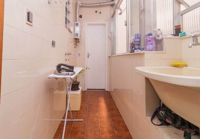 Apartamento em Rio de Janeiro - MAG504| Espaçoso apartamento em Copacabana Apartamento em Rio de Janeiro - MAG504| Espaçoso apartamento em Copacabana