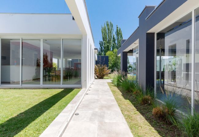 Casa em Maipù -  Casa con pileta y quincho a 5 minutos de Chacras! Casa em Maipù -  Casa con pileta y quincho a 5 minutos de Chacras!